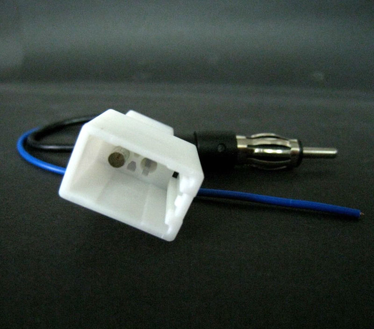 Antenna Adapter for Toyota, Subaru to ISO – 20cm Cable Length